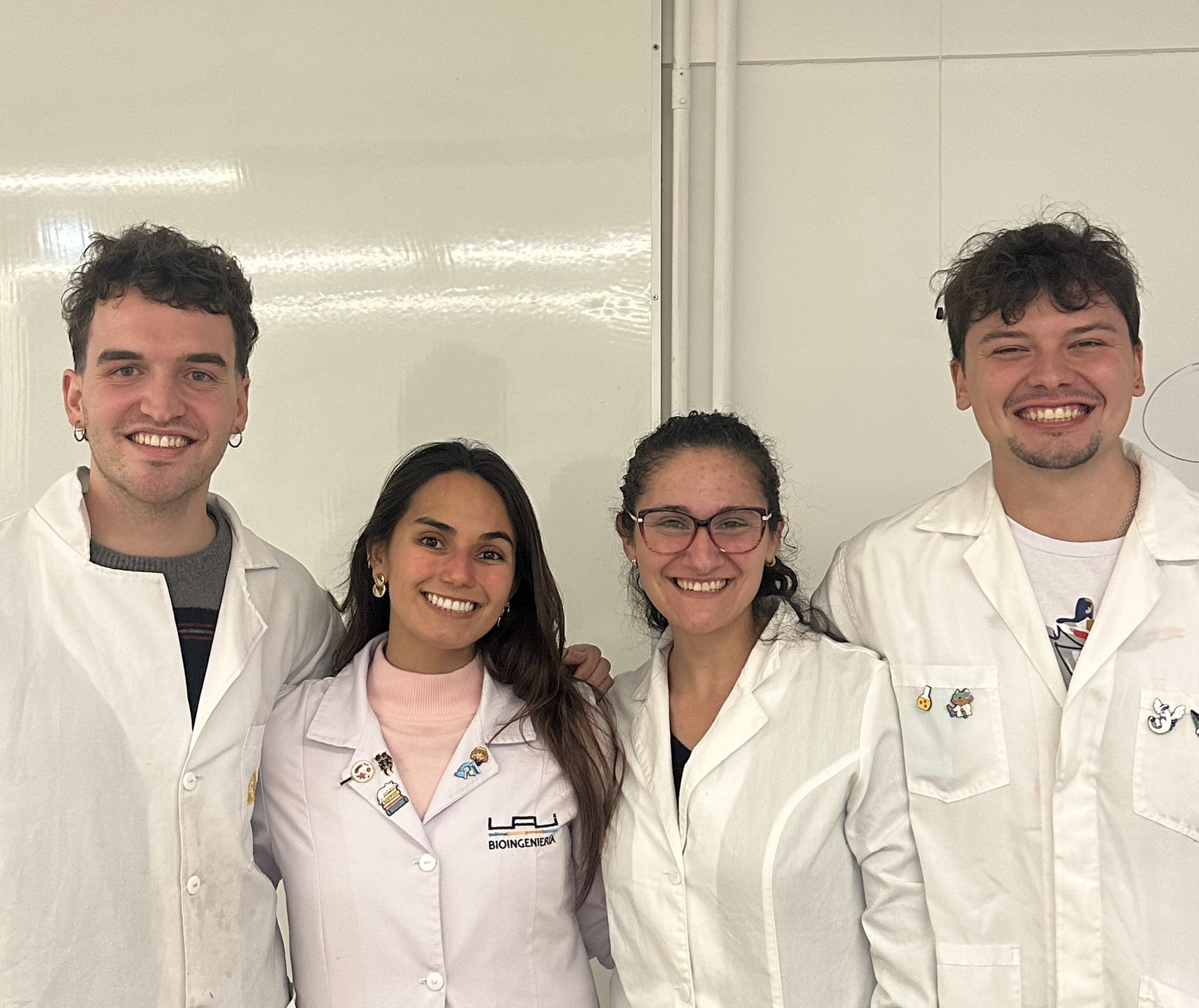 Students in the Genetic Engineering laboratory at Universidad Adolfo Ibáñez
