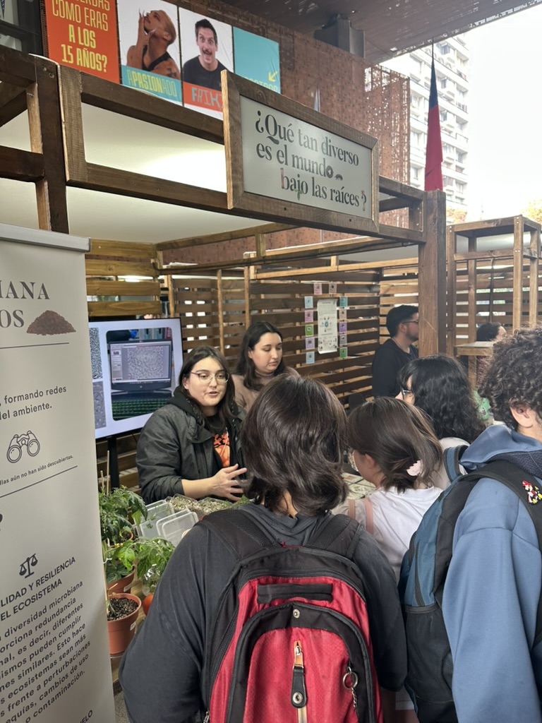 Visitors engaging with the MJP Lab stand at Maestra Naturaleza
